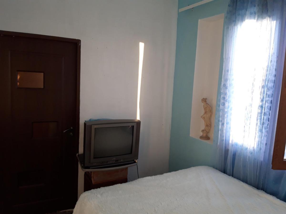 Sam'S Place, Tours With Sam Yerevan Exterior photo